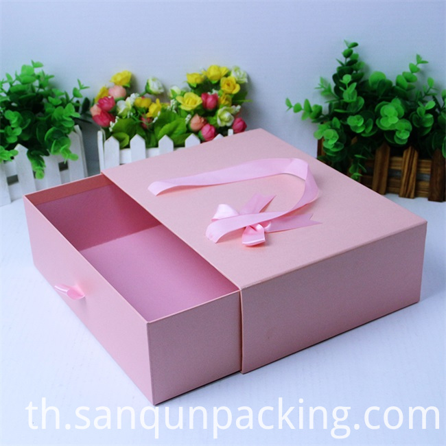 ดึงกระดาษออกจากกล่อง pull out paper box